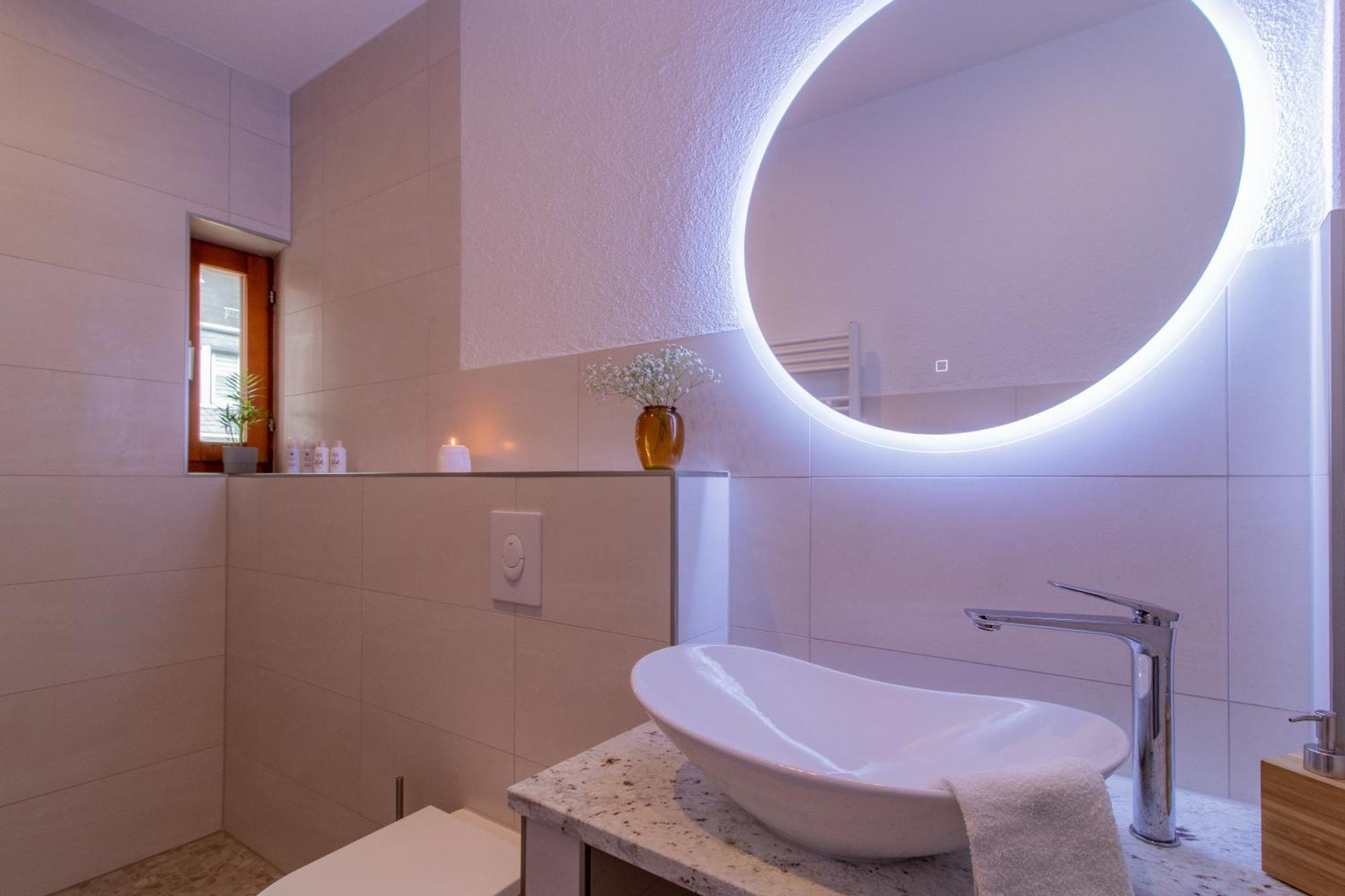 Stilvolles City-Apartment I Netflix I Wlan L Stellplatz I Zentral Шварценберг Екстериор снимка
